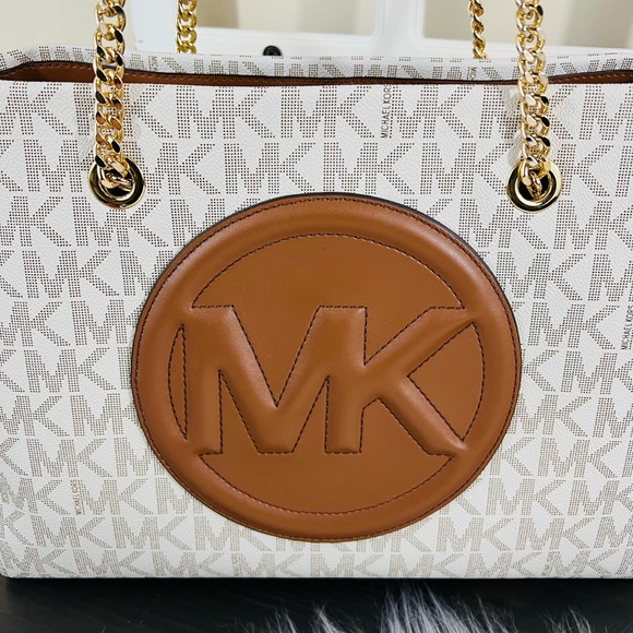 Michael Kors Brynn Large Chain Shoulder Tote - Picture 2 of 12